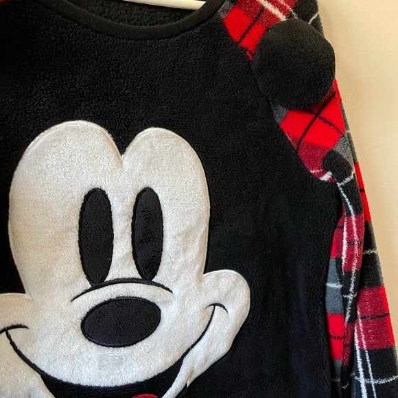 Disney Mickey Mouse Fuzzy Pyjama Set - Size: M - Picture 3 of 7